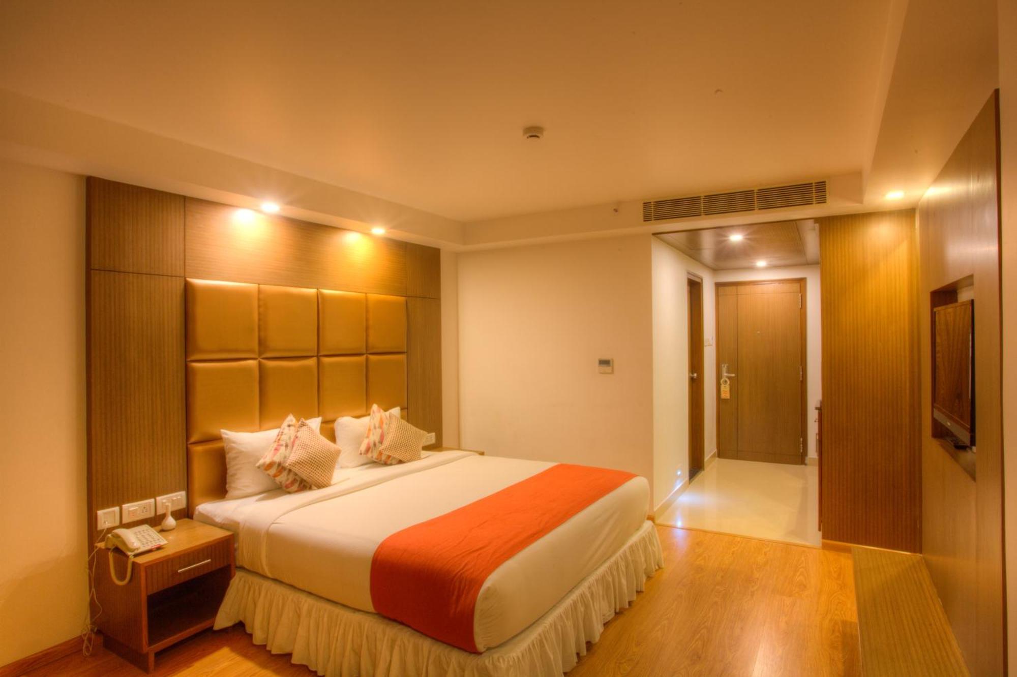 The Atrium Boutique Hotel Мисор Екстериор снимка