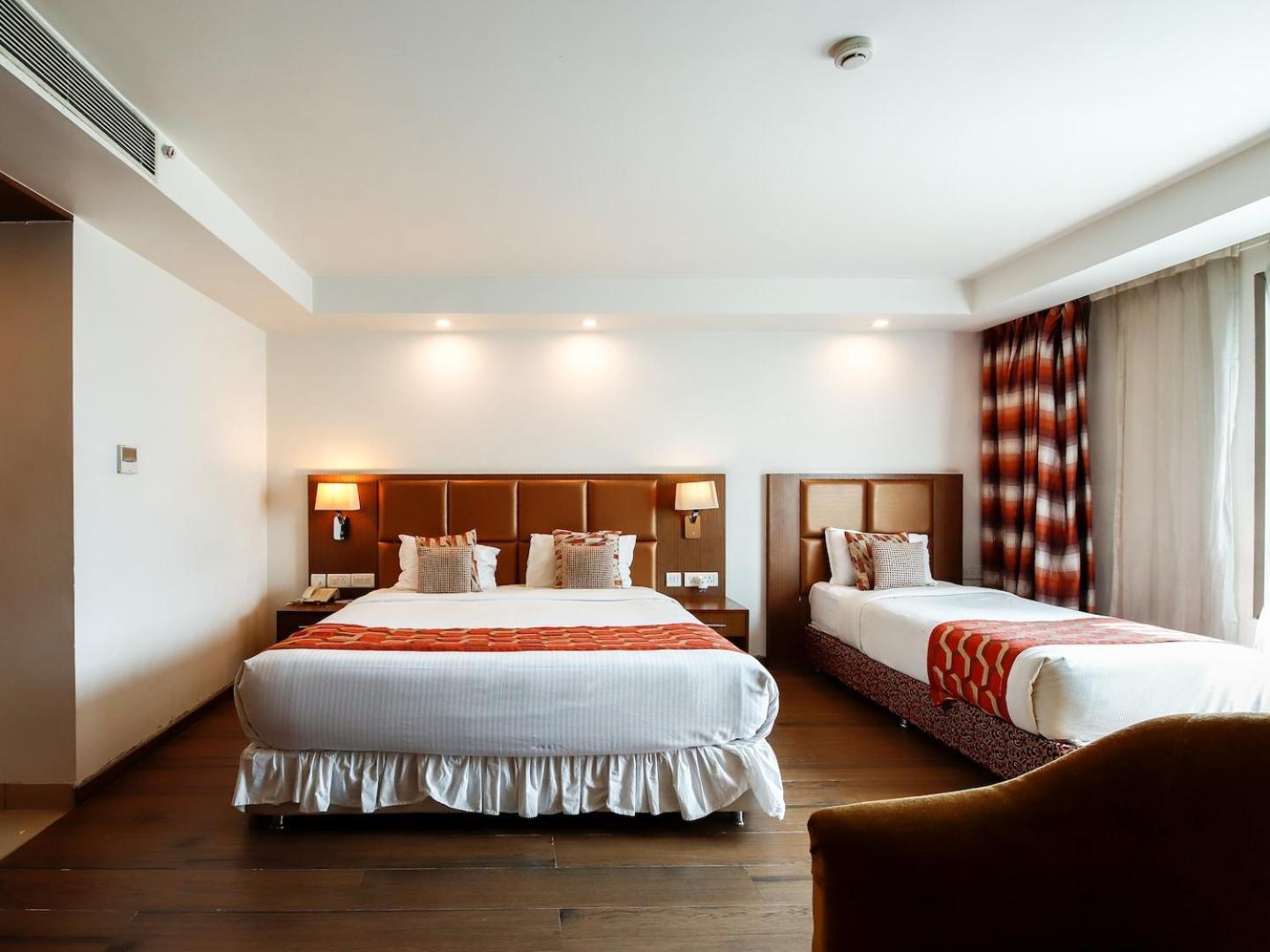 The Atrium Boutique Hotel Мисор Екстериор снимка