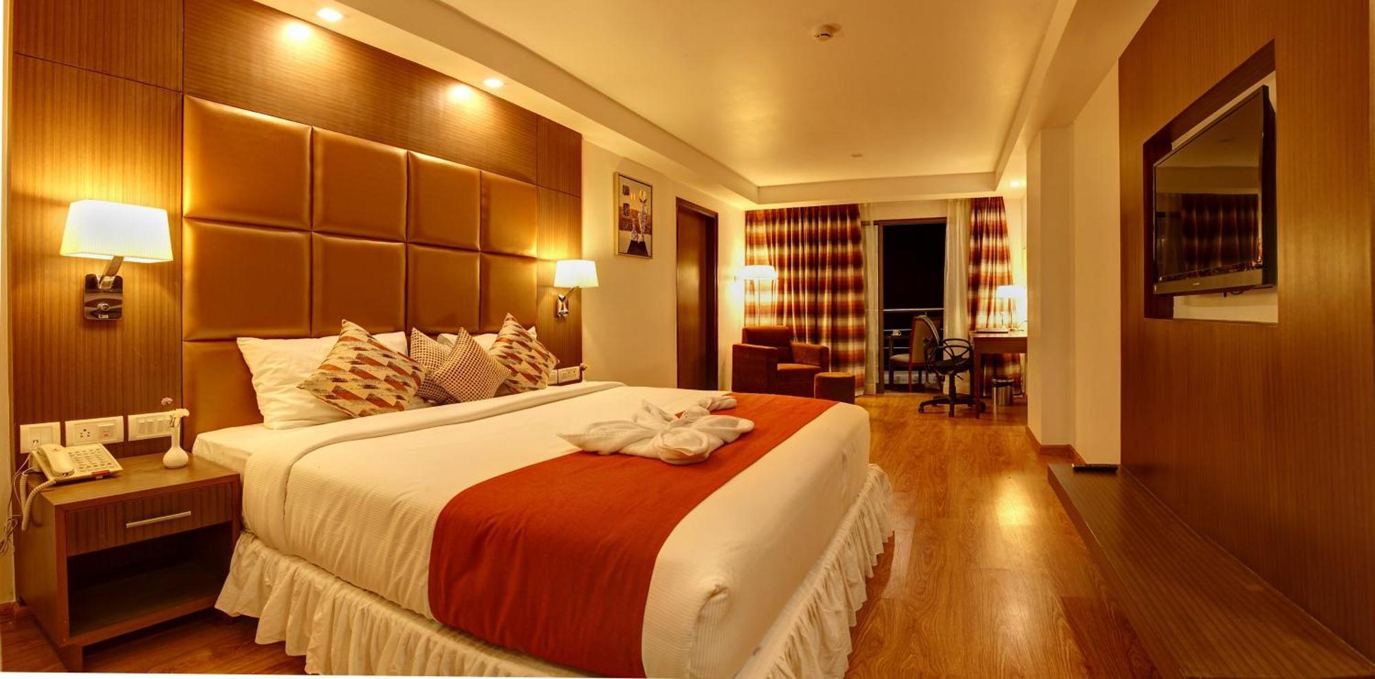 The Atrium Boutique Hotel Мисор Екстериор снимка